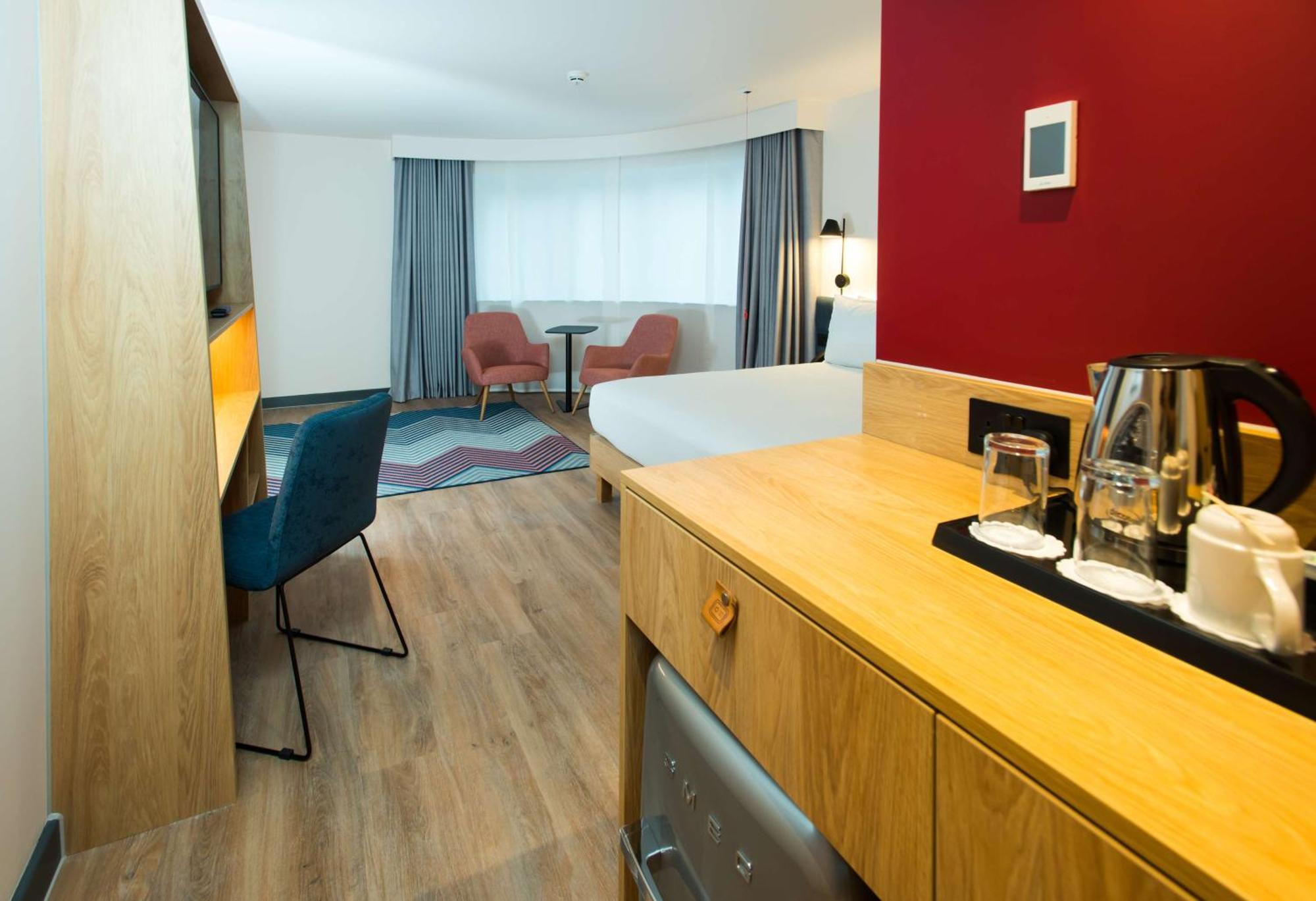 Hotel Hampton By Hilton London Park Royal Exterior foto