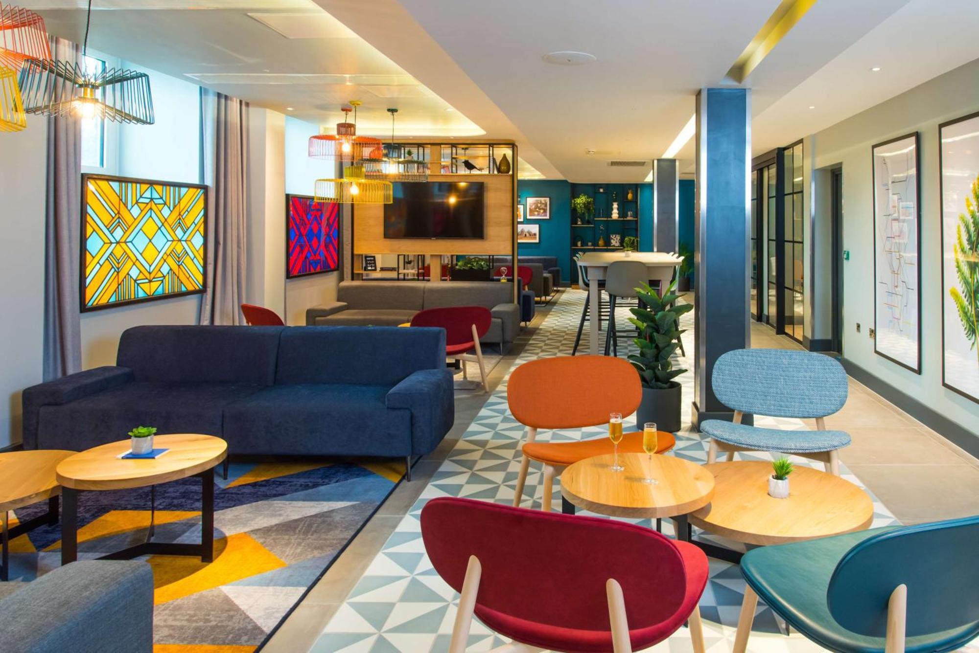 Hotel Hampton By Hilton London Park Royal Exterior foto