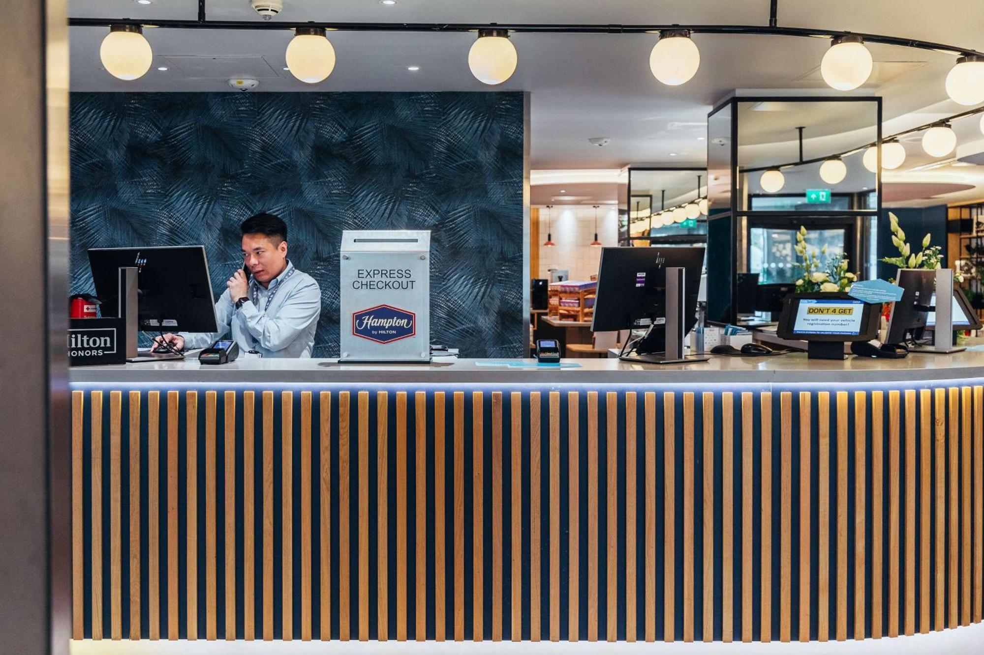 Hotel Hampton By Hilton London Park Royal Exterior foto